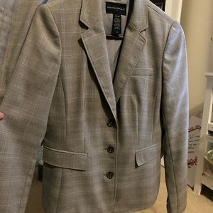 Banana Republic women’s skirt suit. Gray. Size 4.